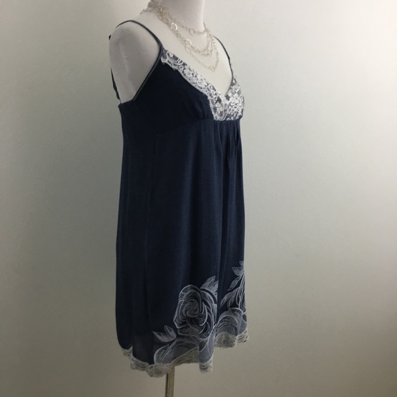 Solemio | Blue & Lacey Dress - Picture 4 of 9